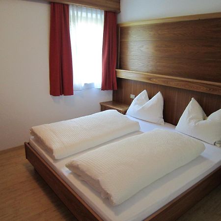 Aparthotel Garni Haus Hubertus Malles Venosta Exteriér fotografie