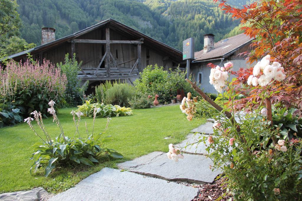 Aparthotel Garni Haus Hubertus Malles Venosta Exteriér fotografie