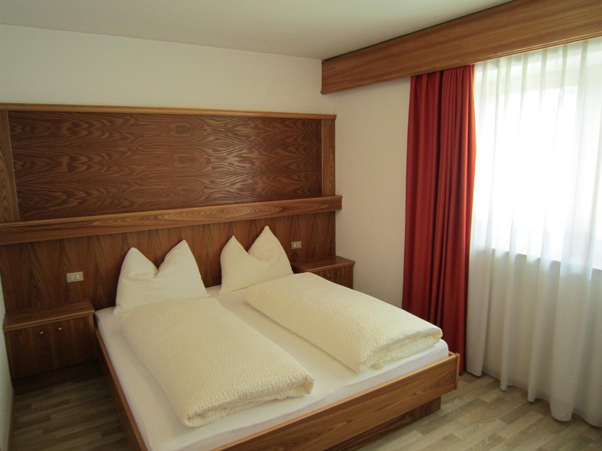 Aparthotel Garni Haus Hubertus Malles Venosta Exteriér fotografie