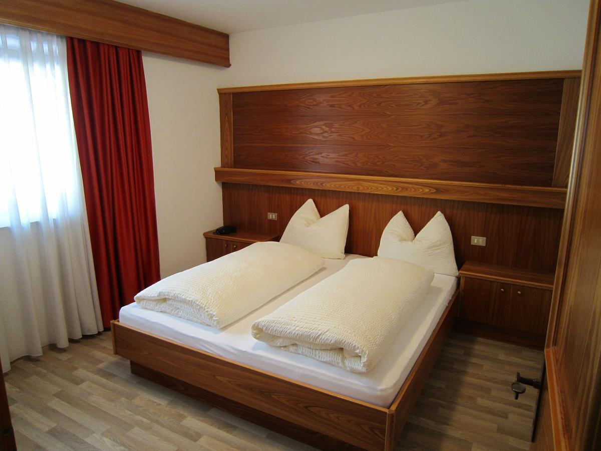 Aparthotel Garni Haus Hubertus Malles Venosta Exteriér fotografie